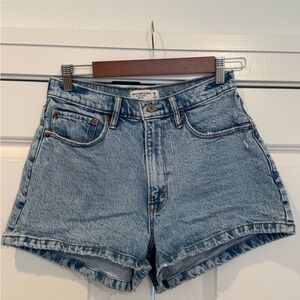 High Rise Mom Shorts Light Wash